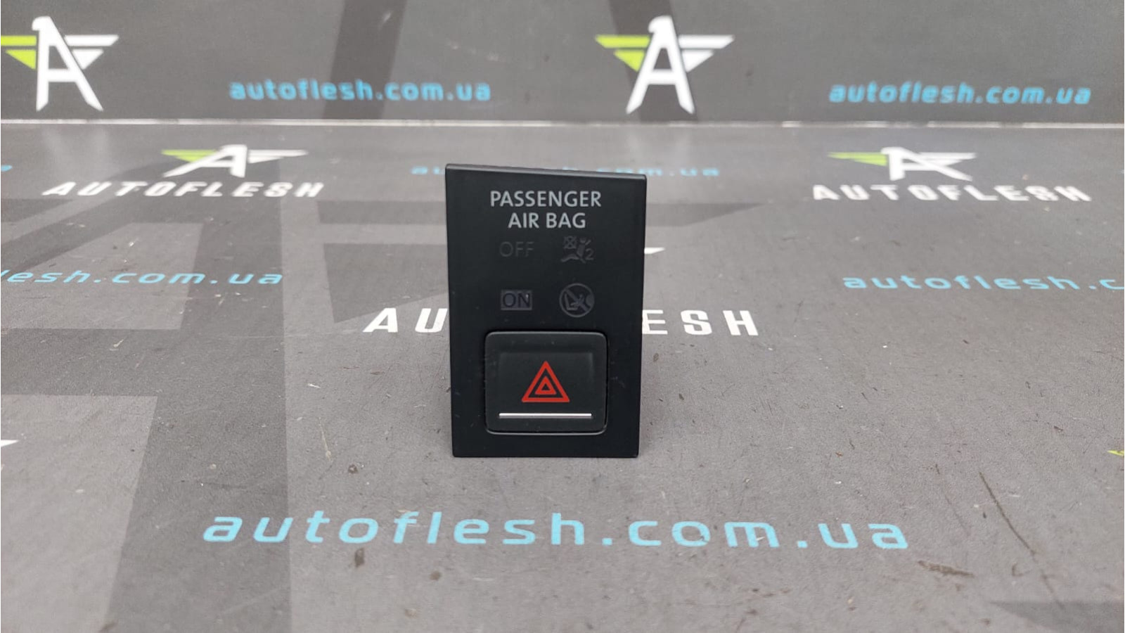 Кнопка аварийки 5G1919225, 5G0953509A, 5G1919234 Volkswagen Golf 7 гольф бу Кнопка аварийки 5G1919225, 5G0953509A, 5G1919234 Volkswagen Golf 7 гольф бу
